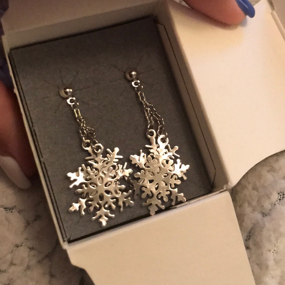Snowflake earrings